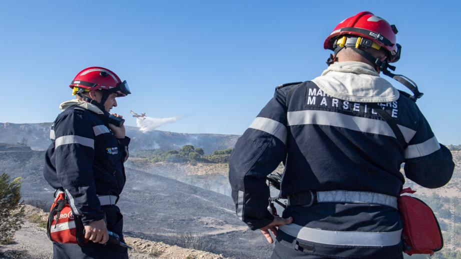 Les marins-pompiers de Marseille sur le front des feux de forêt 
