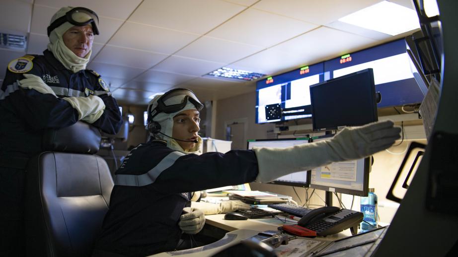 es midships à la manœuvre pour Etendard, point final de la mission JDA 24