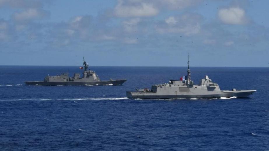 La FREMM Bretagne renforce son interopérabilité avec le Japon avant Rimpac 2024 