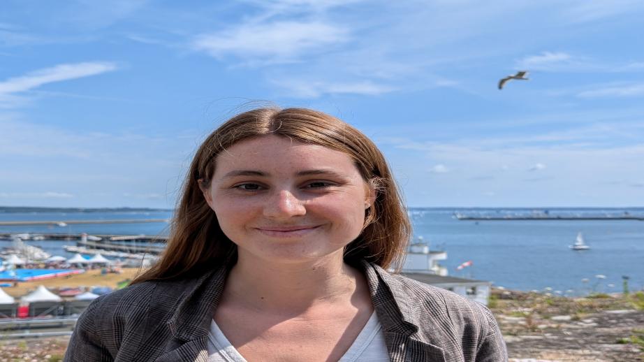 Izia, apprenti dans la Marine