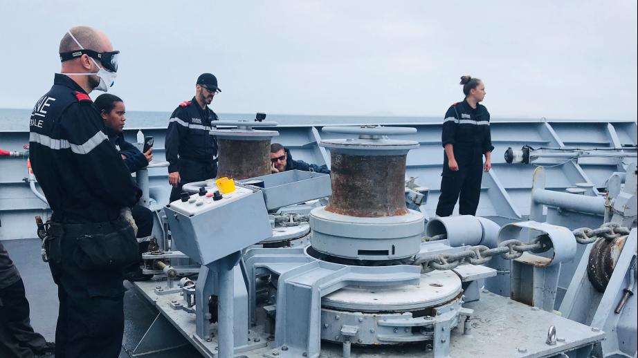 Un groupe de marins en plage avant 