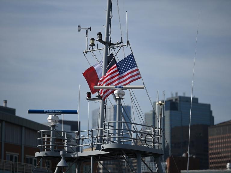 Coopération entre le patrouilleur Fulmar et les garde-côtes américains