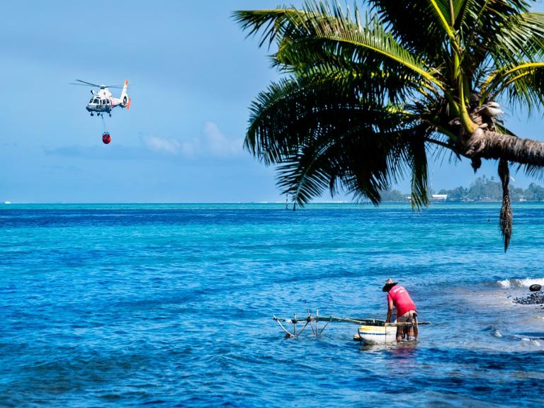 Suite à un incendie dans les hauteurs de Papara à Tahiti le 7 septembre 2021, deux hélicoptères Dauphins de la 35F ont été solocités afin de larguer 75 largages représentant chacun environ 700 litres d'eau, récupéré dans le lagon.