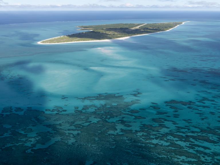Vue aerienne d'une île