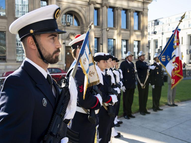 Cérémonie avec porte drapeau Français et Bomberos Chiliens