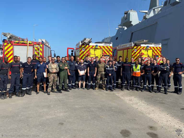 Marins Pompiers posant pour une photo