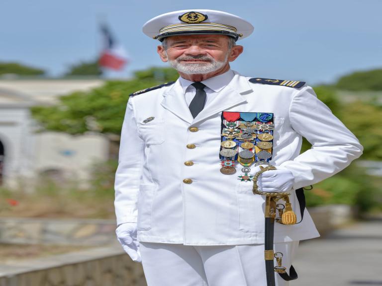 Remise de fanion et prise de commandement de la FRS « Formation » au fort Lamalgue