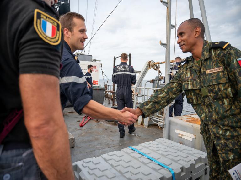  Embarquement d’élèves de l’Ecole Navale à Vocation Régionale TICA à bord du PHM Commandant Birot 