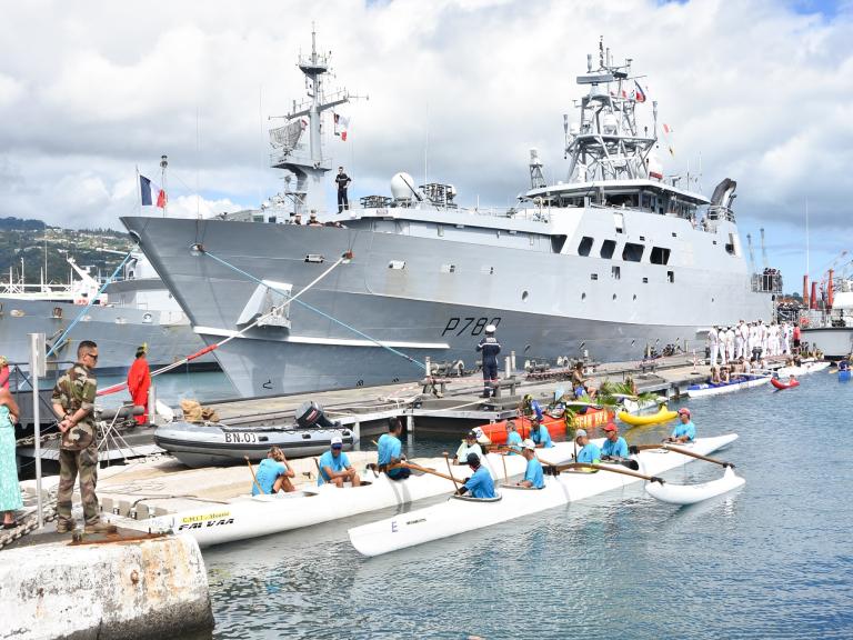 Arrivée du POM Teriieroo a Teriierooiterai à Papeete