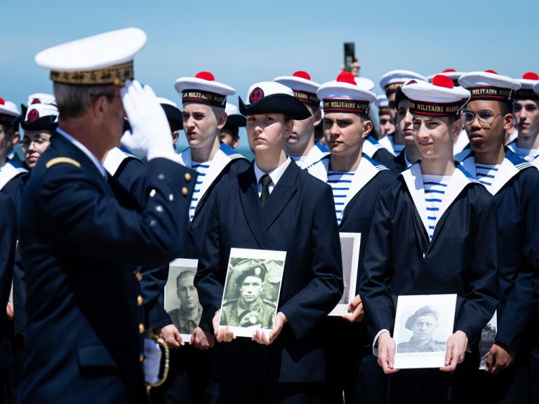 Cérémonie de traditions de l’École des fusiliers marins à Ouistreham 