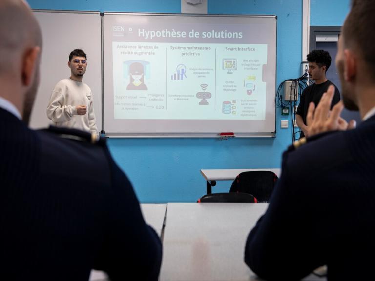  L’équipage B de la FREMM Provence et le FAN L@B, lauréats du prix armées-jeunesse 2024 