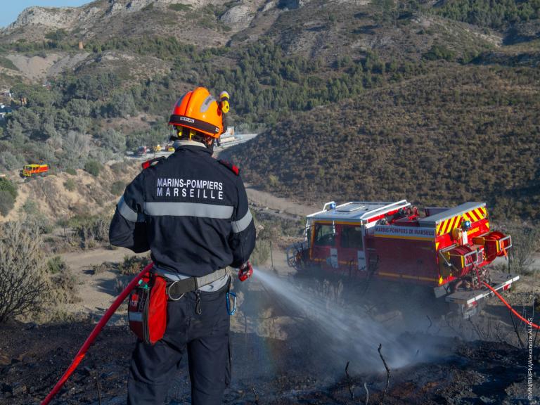 Les marins-pompiers de Marseille sur le front des feux de forêt