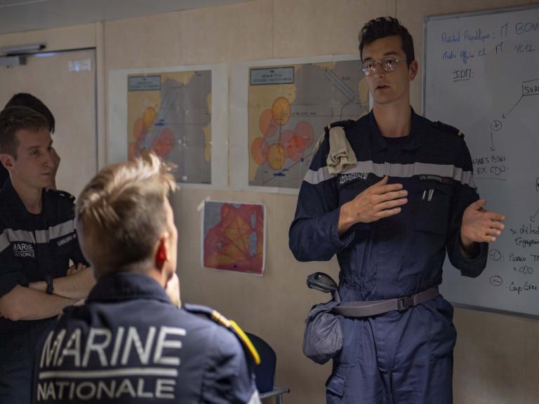 es midships à la manœuvre pour Etendard, point final de la mission JDA 24 