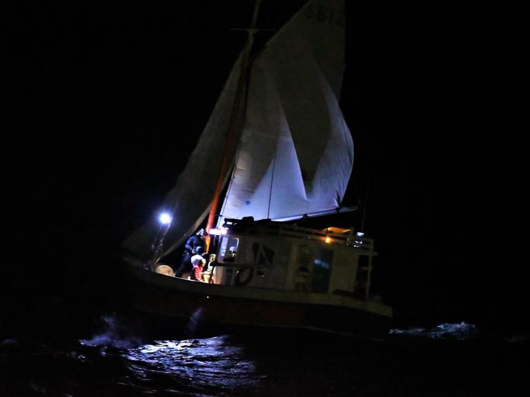 Le voilier Minerva est repéré de nuit