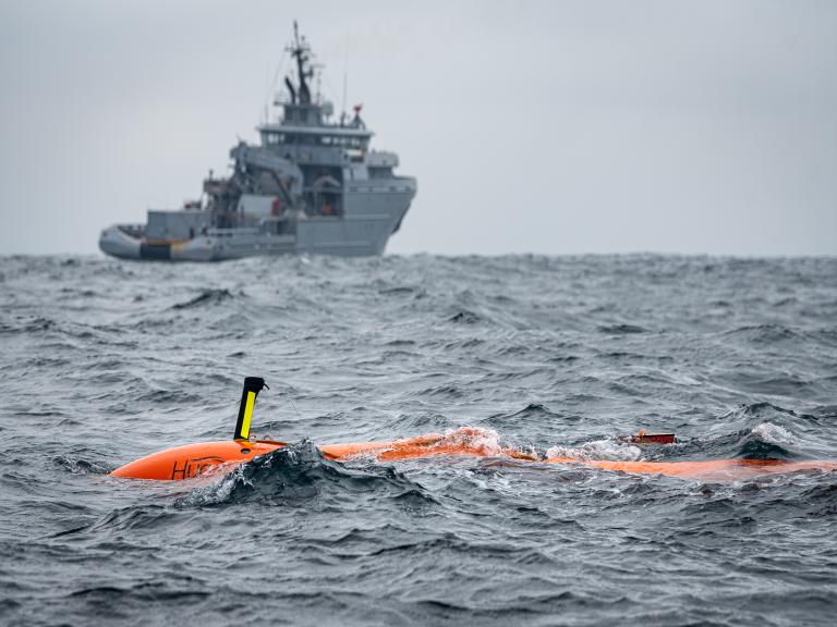 Récupération du drone sous-marin HUGIN
