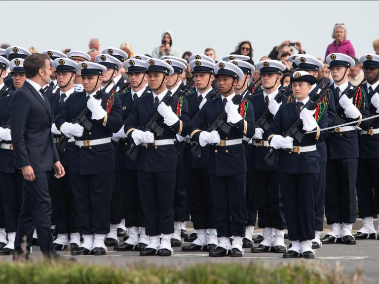 Revue des troupes par le président de la République