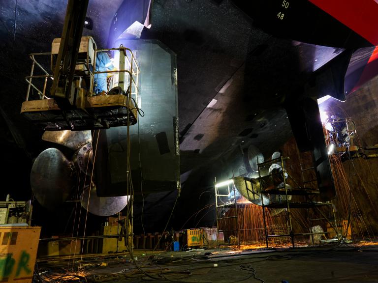 L'Astrolabe en travaux en cale sèche