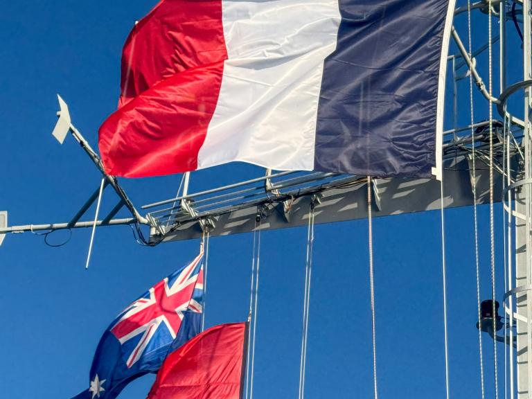 Pavillons Francais et Australien