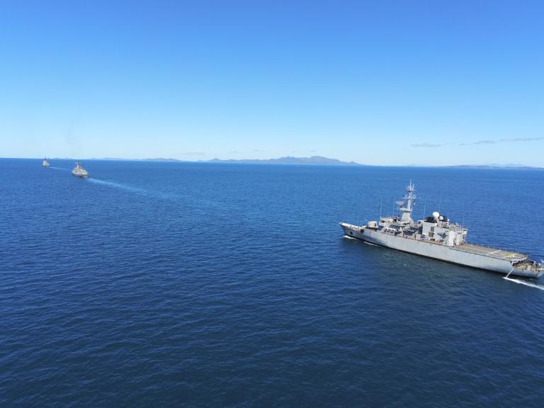 Frégate de surveillance Vendémiaire navigue dans le Pacifique