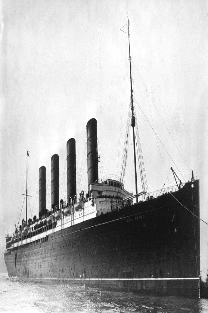 RMS Lusitania rentrant au port